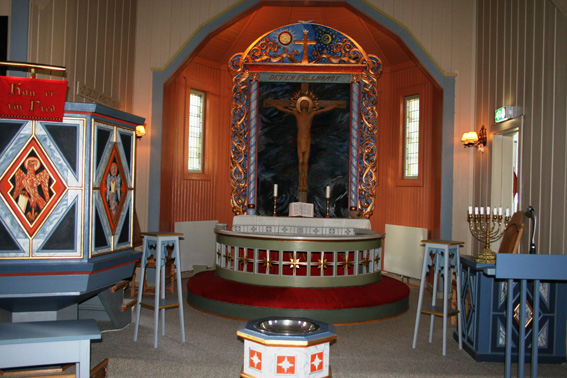 Fil:Tunhovd kirke Koret.jpg