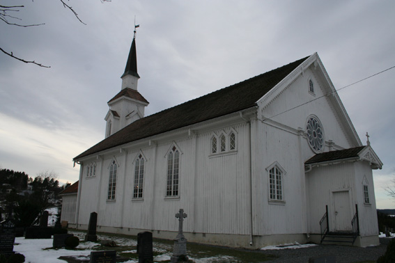 Fil:Tyristrand kirke Fasade2.jpg