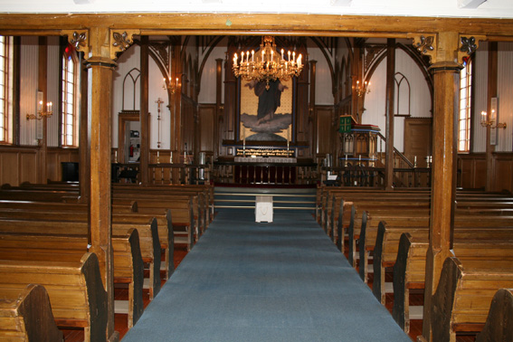 Fil:Tyristrand kirke Kirkerommet fremre.jpg
