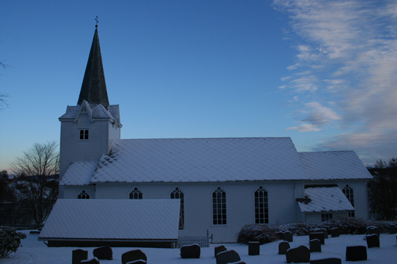 Fil:Tysnes kyrkje Fasade 2.jpg