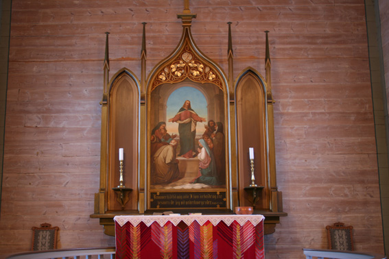 Fil:Tysnes kyrkje alterparti.jpg