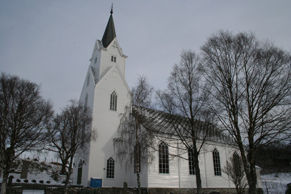 Fil:Uggdal kyrkje fasade 2.jpg