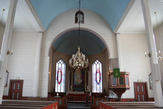 Fil:Uggdal kyrkje koråpning.jpg