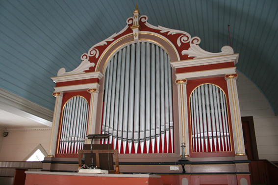 Fil:Uggdal kyrkje orgel 2.jpg