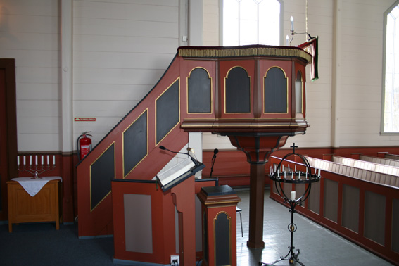 Fil:Uggdal kyrkje prekestol 2.jpg