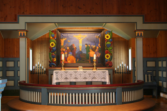 Fil:Uskedalen kyrkje Alterparti.jpg