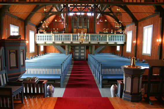 Fil:Uskedalen kyrkje Kirkerom bakre.jpg