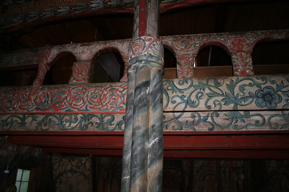 Fil:Uvdal stavkirke Maleri på galleri 2.jpg