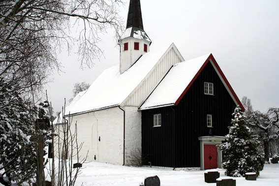 Fil:Våler kirke, Østfold Fasade 5.jpg