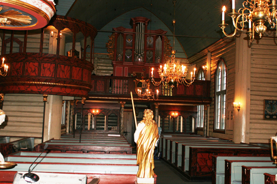 Fil:Vår Frelsers kirke, Drøbak Kirkerommet bakre.jpg