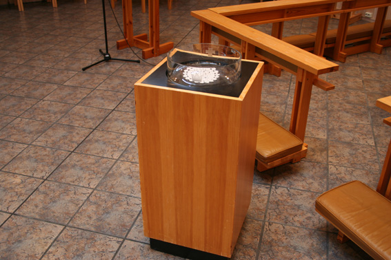 Fil:Valen kyrkje, Kvinnherad Døpefont 1.jpg