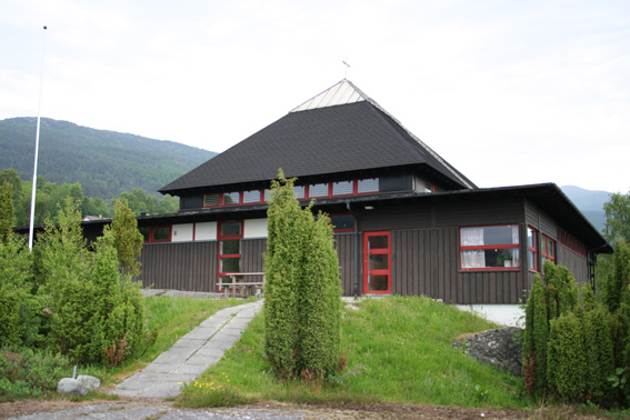 Fil:Valen kyrkje, Kvinnherad Fasade 5.jpg