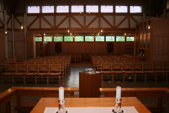 Fil:Valen kyrkje, Kvinnherad Kirkerom bakre.jpg