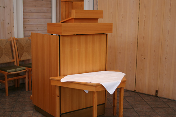 Fil:Valen kyrkje, Kvinnherad Prekestol 1.jpg