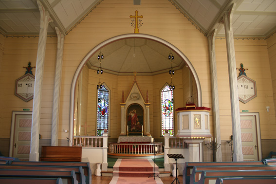 Fil:Valestrand kyrkje Koråpning.jpg