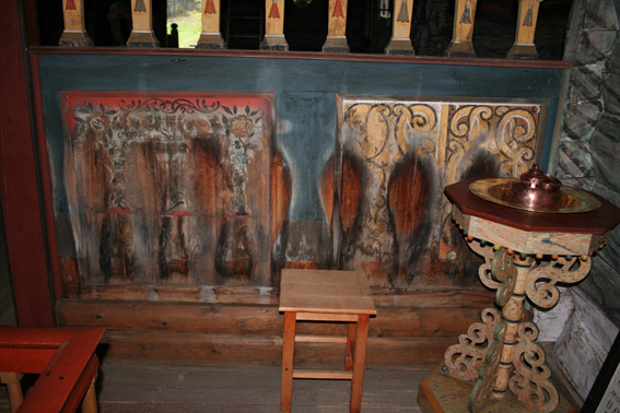 Fil:Vatnås kirke detajl i kirken 4.jpg