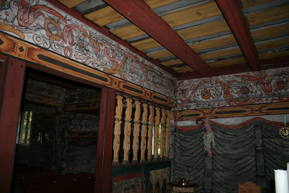 Fil:Vatnås kirke detalj i kirken 2.jpg