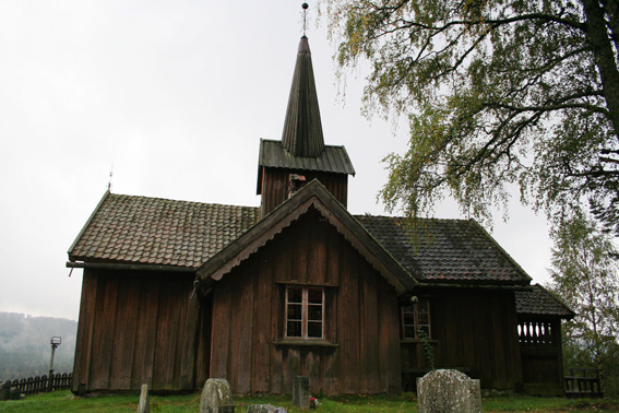 Fil:Vatnås kirke fasade 5.jpg