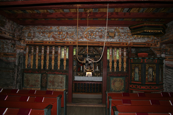 Fil:Vatnås kirke koråpningen.jpg