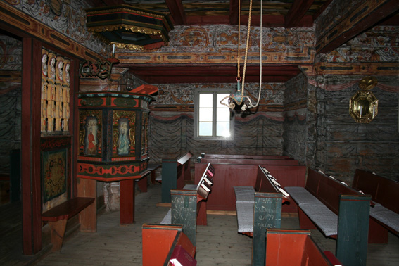 Fil:Vatnås kirke skip syd.jpg