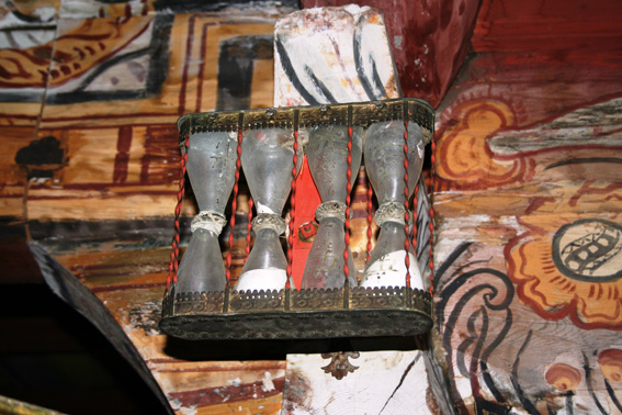 Fil:Vatnås kirke timeglass.jpg