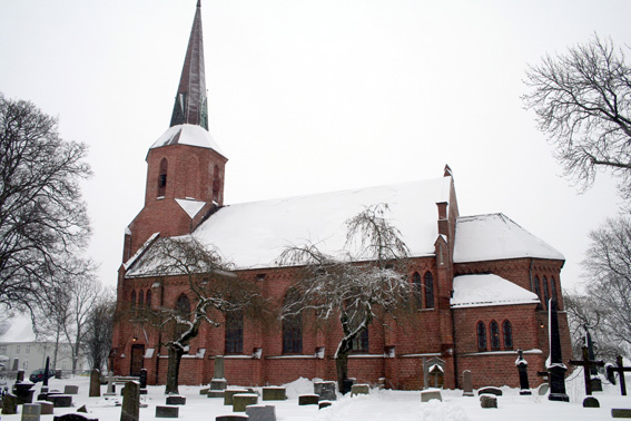Fil:Vestby kirke Fasade 2.jpg