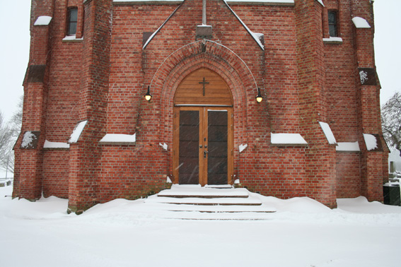 Fil:Vestby kirke Hovedinngang.jpg