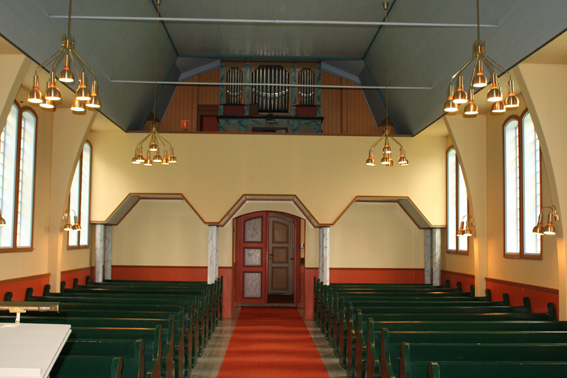 Fil:Vestre Spone kirke Kirkerommet bakre.jpg