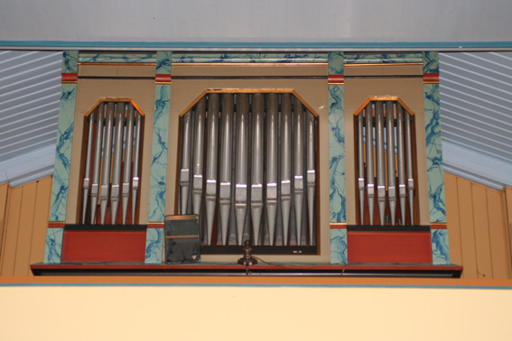 Fil:Vestre Spone kirke Orgelet 2.jpg