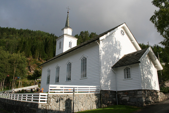 Fil:Vike kyrkje, Lindås Fasade 1.jpg