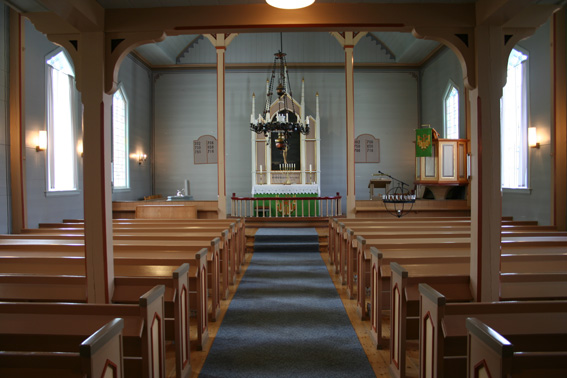 Fil:Vike kyrkje, Lindås Kirkerom fremre.jpg