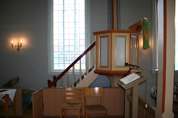 Fil:Vike kyrkje, Lindås Prekestol 2.jpg