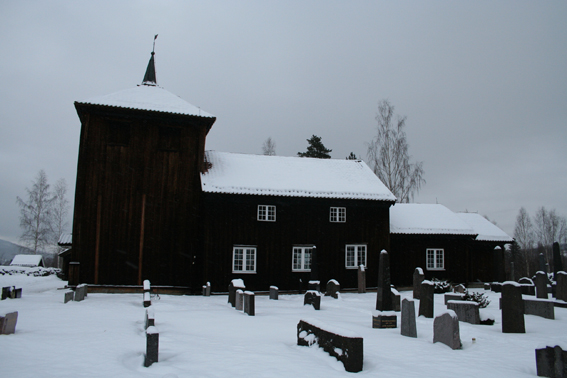 Fil:Viker kirke Fasade2.jpg