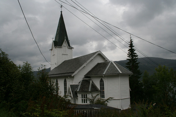 Fil:Ytre arna kirke Fasade 5.jpg