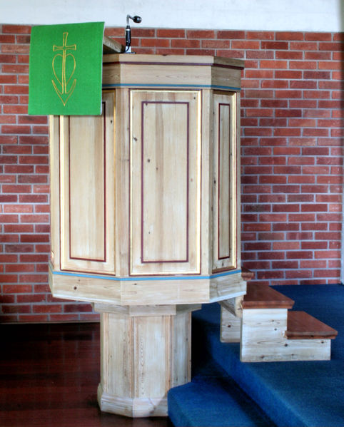 Fil:Ålvik, preikestol, AMH 2007.jpg