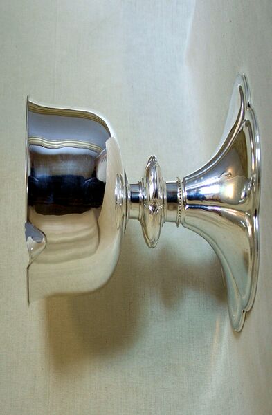 Fil:Årdal kyrkje, beger, AMH 2009.jpg