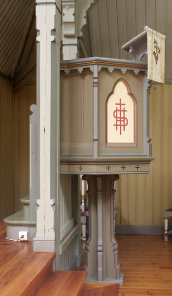 Fil:Årdal kyrkje, preikestol, AMH 2009.jpg