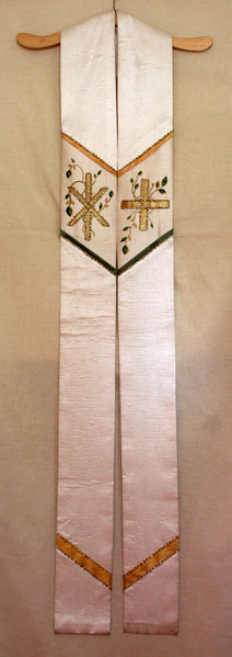 Fil:Årdal kyrkje, stola, kvi2009.jpg