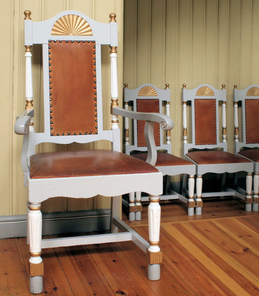 Fil:Årdal kyrkje, stolar, AMH 2009.jpg