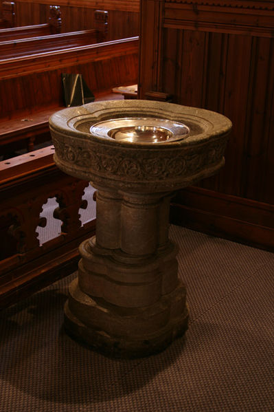 Fil:Årstad kirke Døpefont 1.jpg
