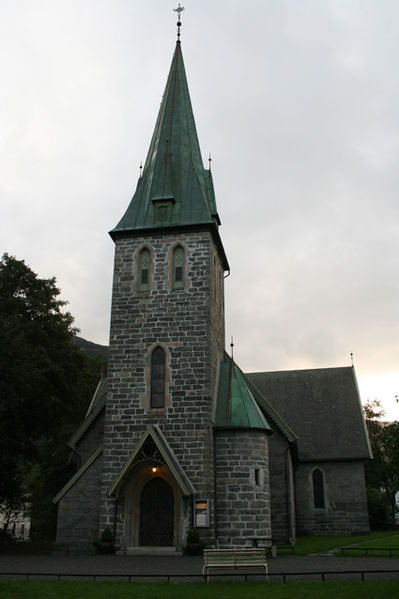 Fil:Årstad kirke Fasade 2.jpg