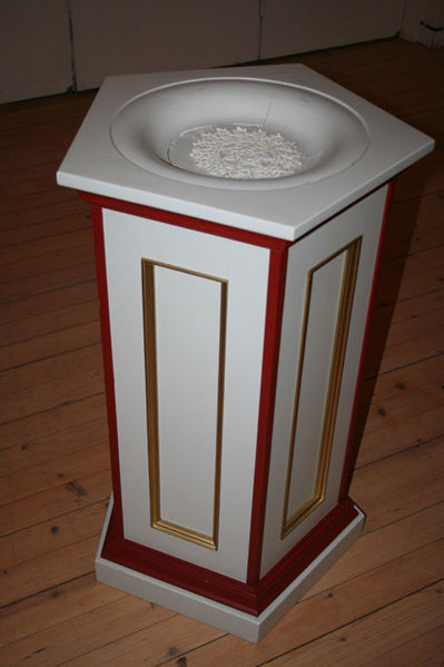 Fil:Ørje kirke Døpefonten 2.jpg