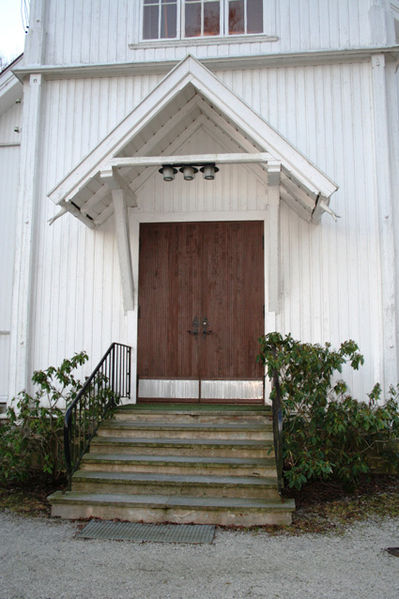 Fil:Øymark kirke Hovedinngang.jpg