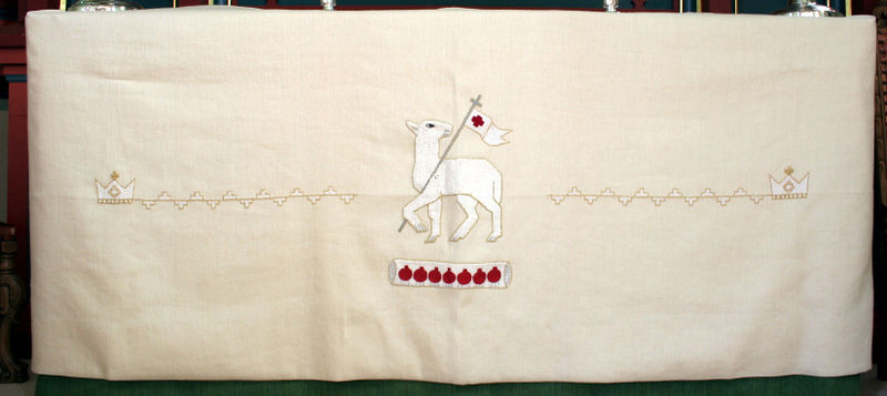 Fil:Øystese, antependium kvitt, AMH 2007.jpg