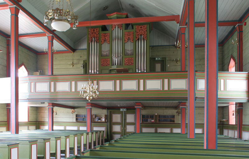 Fil:Øystese, galleri sett frå nordaust, AMH 2007.jpg