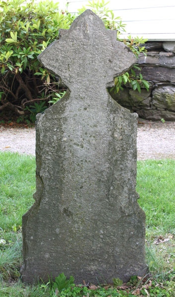 Fil:Øystese, gravminne i skifer (b), AMH 2007.jpg