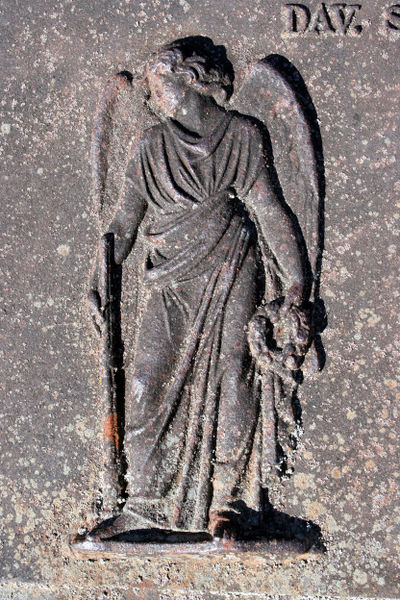 Fil:Øystese, gravplate, detalj 2, AMH 2007.jpg