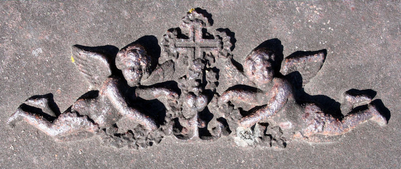 Fil:Øystese, gravplate detalj 1, AMH 2007.jpg