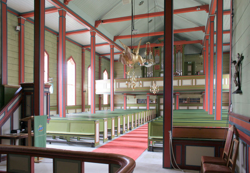 Fil:Øystese, interiør mot sørvest, AMH 2007.jpg