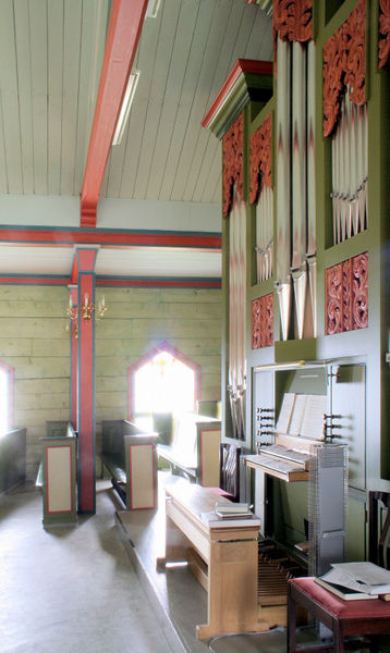 Fil:Øystese, interiør på galleriet, AMH 2007.jpg